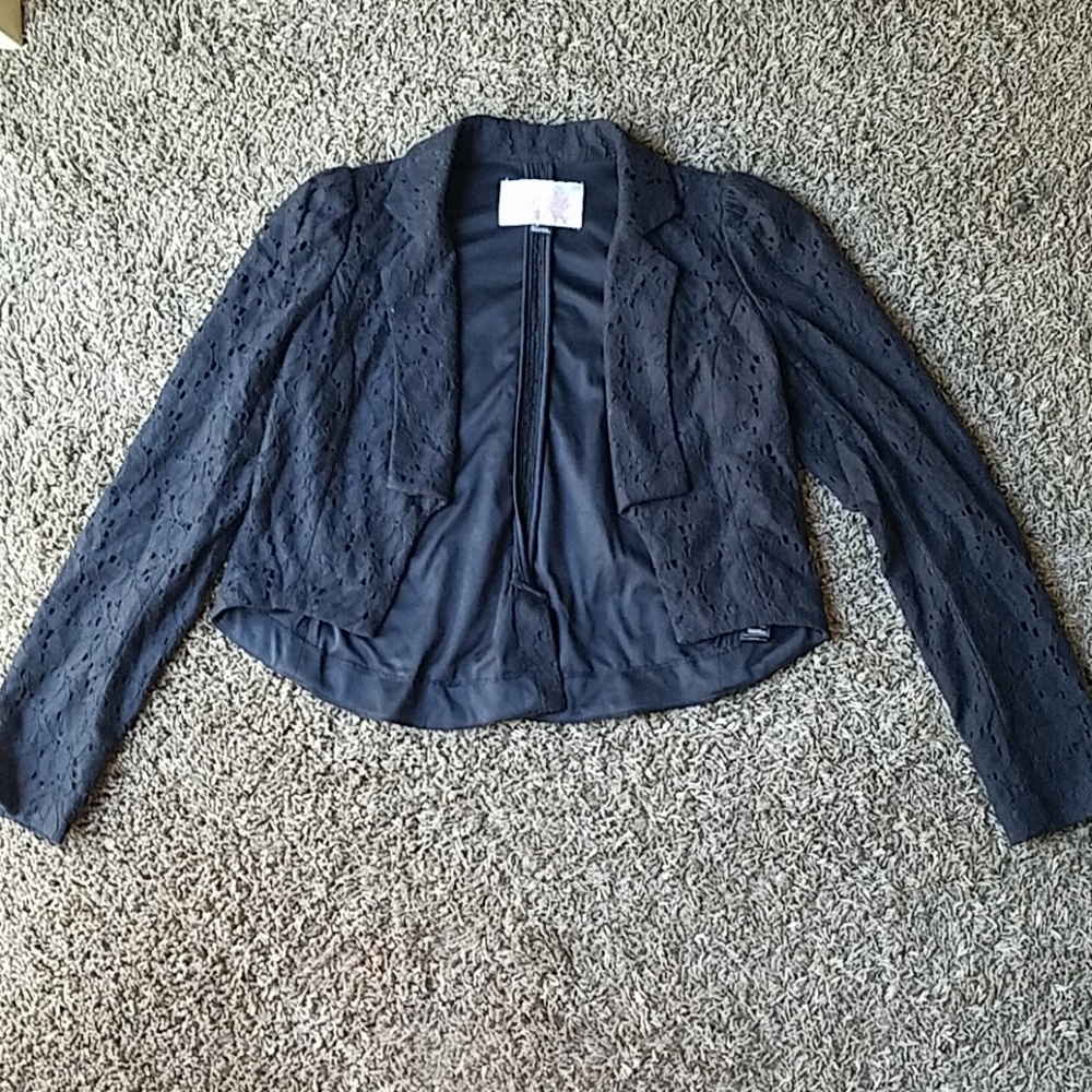 🔵3/$25 black lace blazer